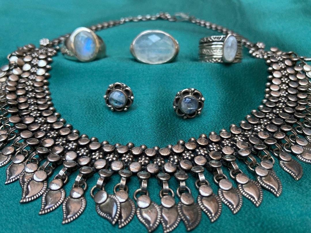 Udite udite car amic di Sumo “ Splendida collana con pendenti in argentopezzo unico”!
Una collana così bella e articolata ha bisogno di pezzi altrettanto unici come gli anelli in argento e labradorite bianca Abbinamento soave ma incredibile
Passate a trovarci e a provare i nostri splendidi gioielliii ✨✨✨

argento925 labradoritejewelry labradoritestones