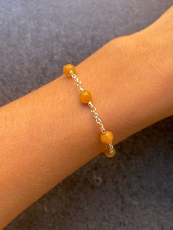 Bracciale ottone argentato con pietre dure agata gialla, regolabile. SUMO artigianato shop online Bigiotteria, Orecchini, Anelli, Bracciali, Collane. Argento 925, Pezzi Unici, Handmade, Arredamento Etnico, Accessori, Zaini e Borse, e tanto altro ancora. Scopri il mondo SUMO, vieni a visitare i nostri negozi a Bologna e Vignola a Modena.