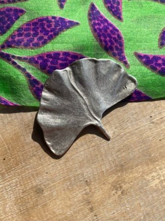 Spilla zama argentata foglia di ginkgo Argentato