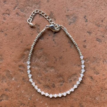 Bracciale in ottone con perline colorateSUMO artigianato shop online Bigiotteria, Orecchini, Anelli, Bracciali, Collane. Argento 925, Pezzi Unici, Handmade, Arredamento Etnico, Accessori, Zaini e Borse, e tanto altro ancora. Scopri il mondo SUMO, vieni a visitare i nostri negozi a Bologna e Vignola a Modena.